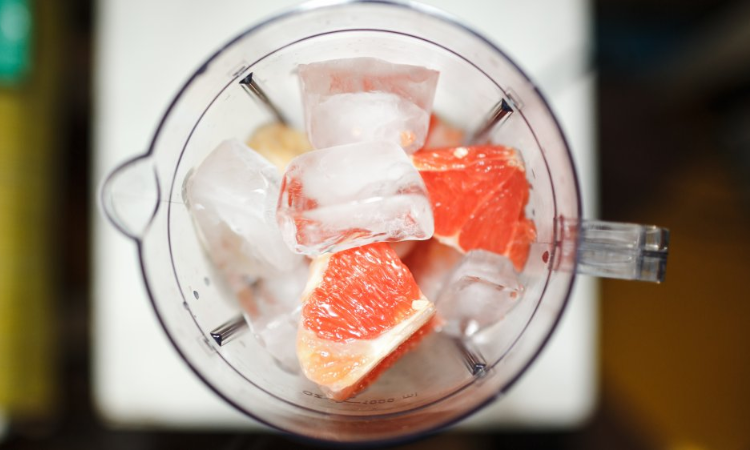 Should You Add Ice to a Fruit Smoothie?